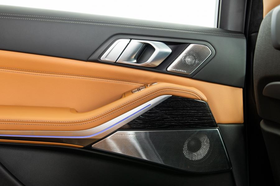 Детали интерьера BMW X7 M50i (G07) 2019 года  (NA) (фото 10 из 40)